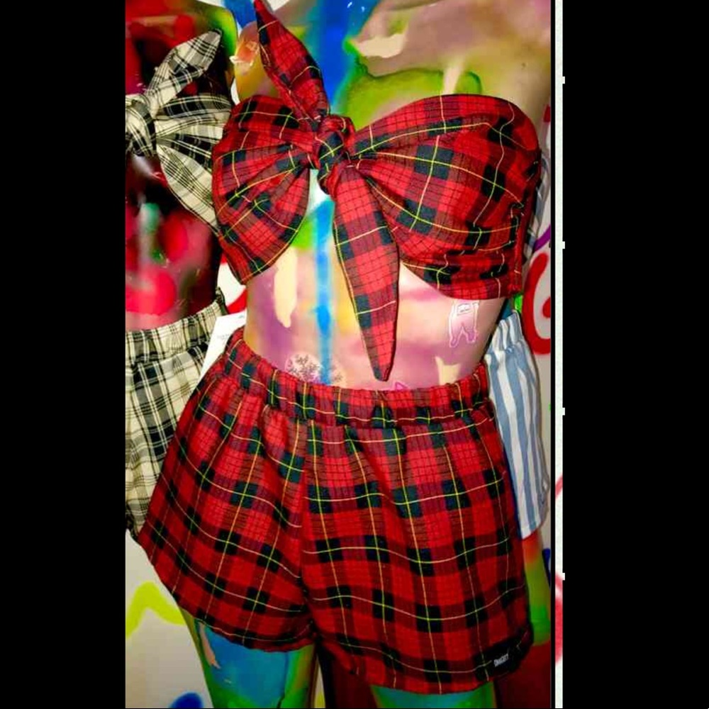 NEW WITH TAGS O Mighty red plaid shorts set L